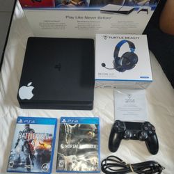 PLAYSTATION 4