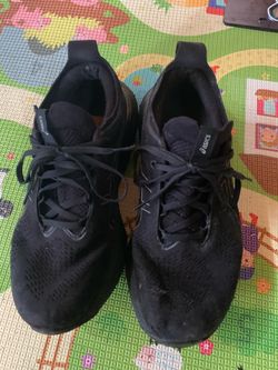 ASICS black gel 9.5 size