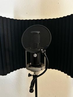 Sterling ST151 mic with pop filter, VMS and stand.