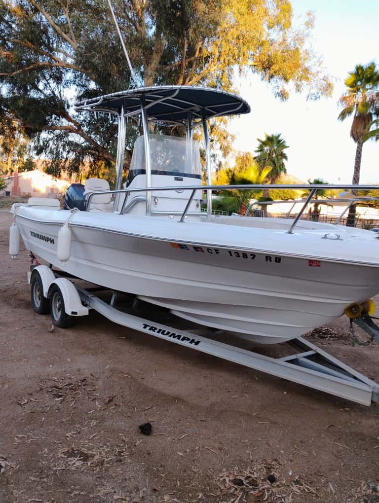2008 Triumph 215CC Center Console – Yamaha 115 4-Stroke – Low Hours