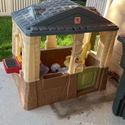  Outdoor Play House $80 OBO 