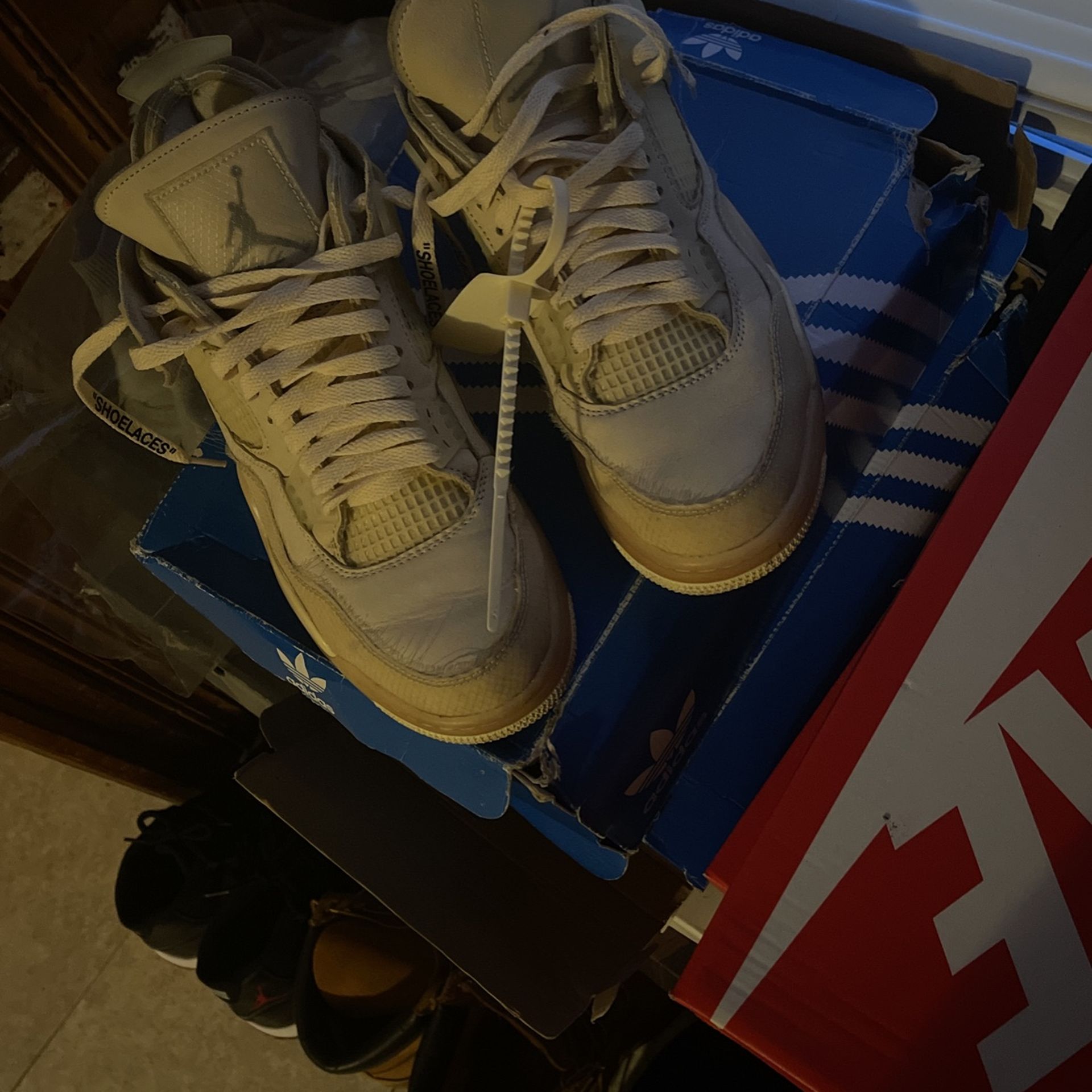 Off White Jordan 4’s