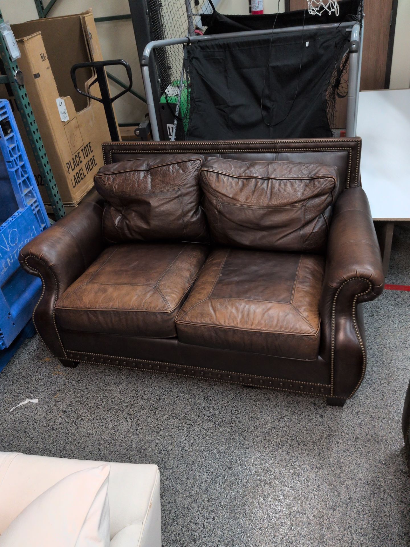 Bernhardt leather love seat. City of Orange ๐