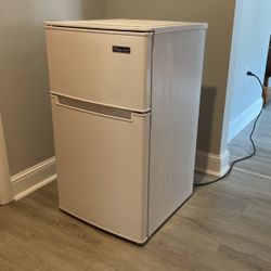 Mini Fridge , Freezer 