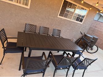 Table with 8 chairs