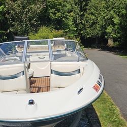 Bayliner 2002 You 357 hours. 8 Persons. 17 F Long