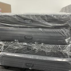 KING SIZE  MATTRESS BEAUTYREST  BLACK PILLOW TOP 