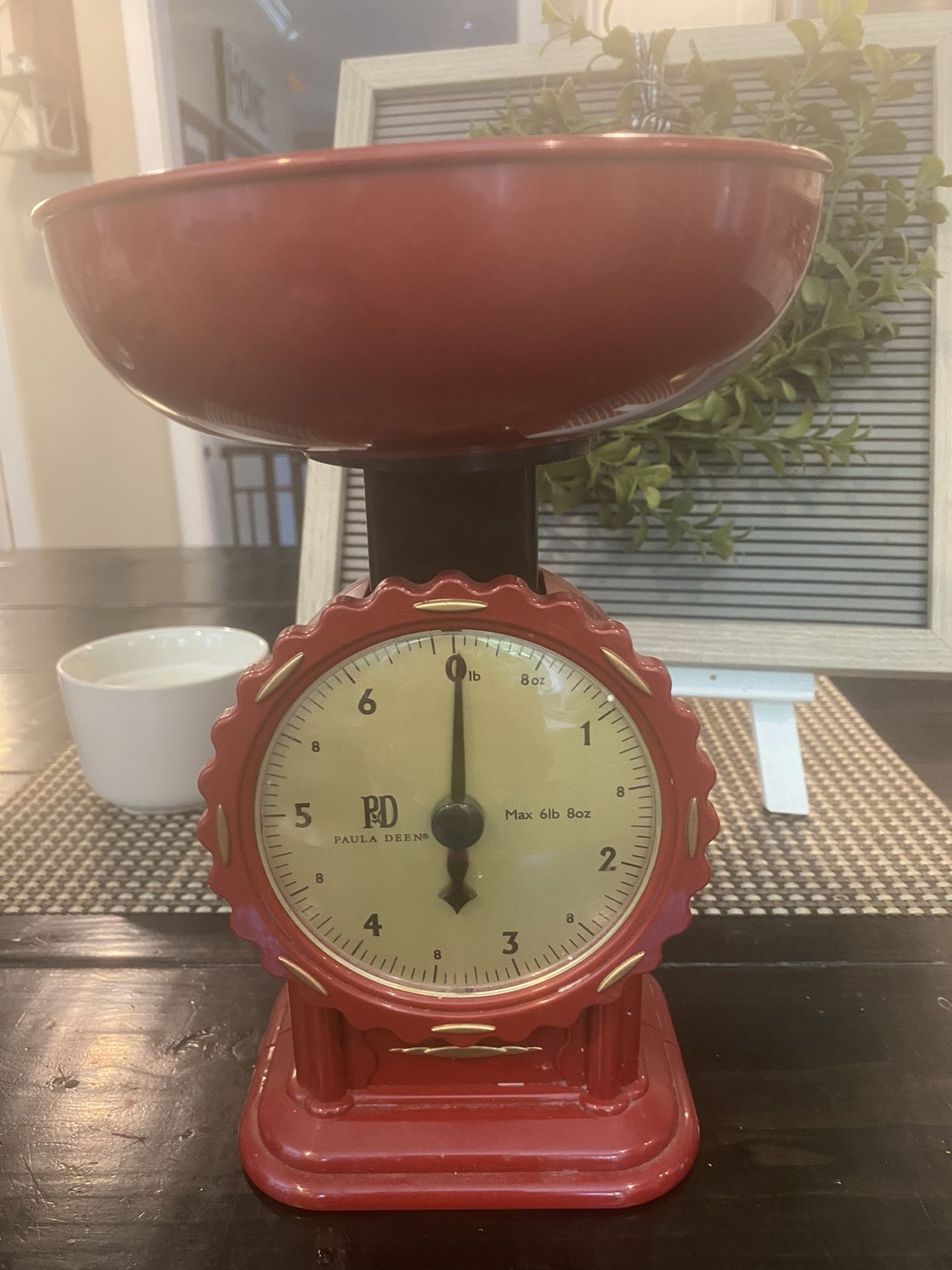 Food scale, red, vintage style