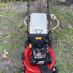 Self Propelled Lawn Mower LBSN Toro Recycler 22” Cut With A 6.75 HP Engine 