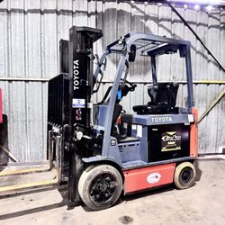 Toyota 5000 lb Electric Forklift Smooth and Swift!