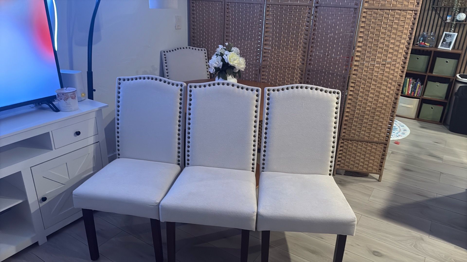 4 dining table chairs