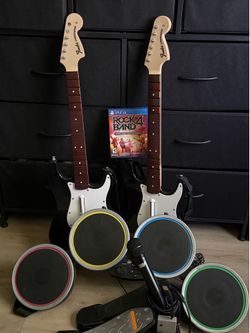 Rock Band 4 Bundle PS4 2 Guitars 1 Mic 1 Game 1 Drums missing legs