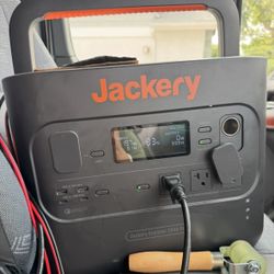 Jackery Explorer 2000 Pro