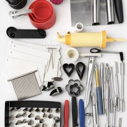 150+ Piece Cake Decorating Kit – Piping Tips, Fondant Tools, Spatulas & More