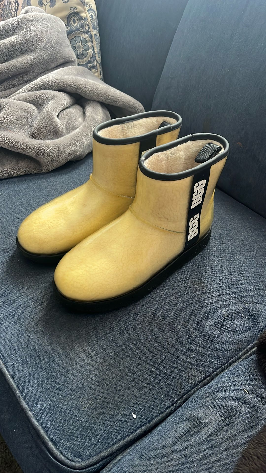 Slightly Used, Size 9 UGG Boots Yellow