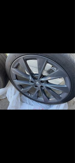 Tesla OEM 21 inch rear wheels