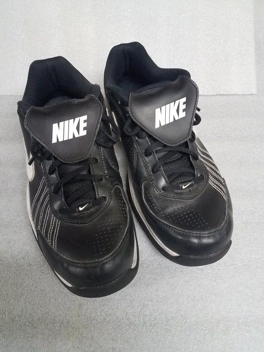 Nike Turf Shoes. Men's 8
