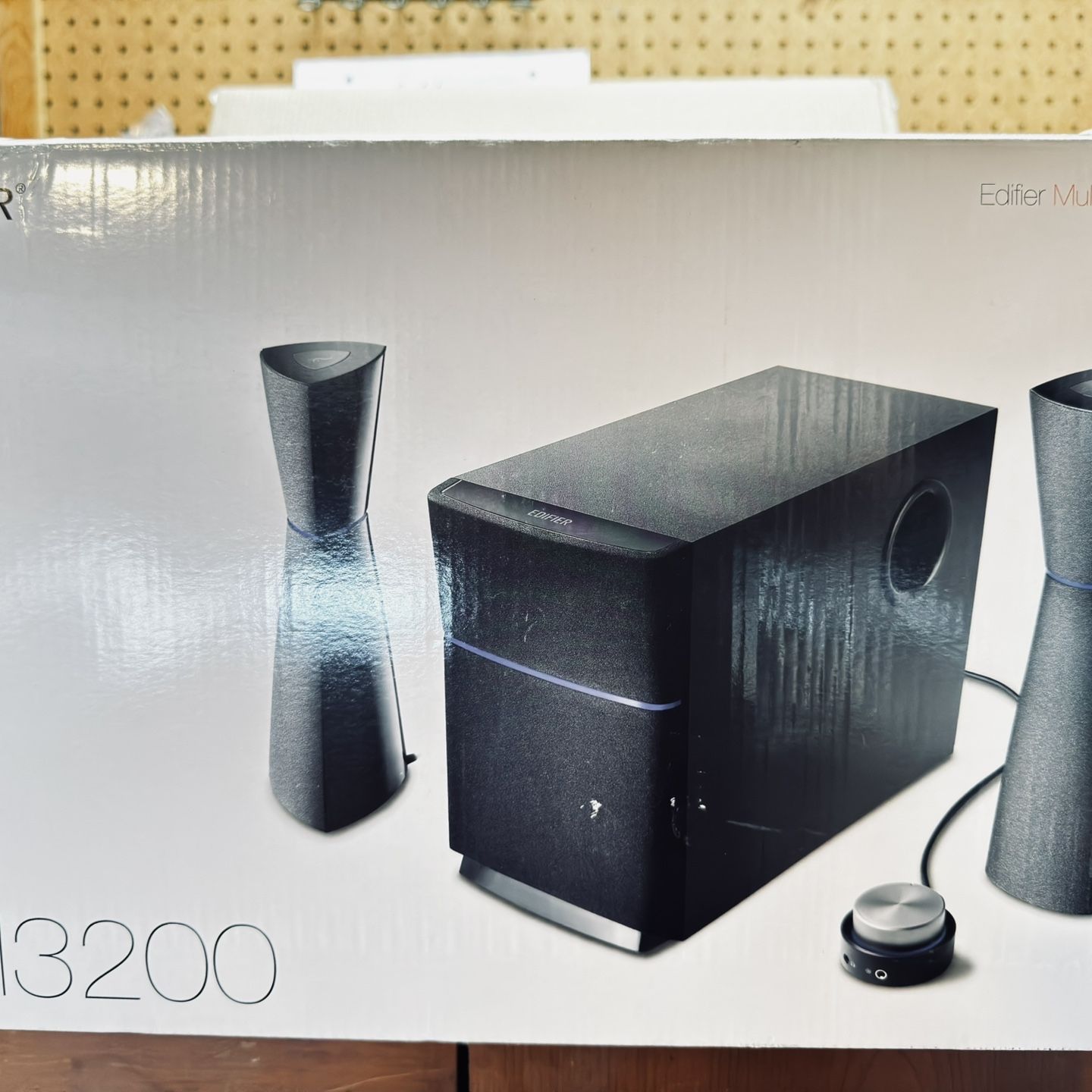 Edifier M3200 2.1 Multimedia Computer Speaker System with Edifier M3200 2.1 Multimedia Computer Speaker System with
