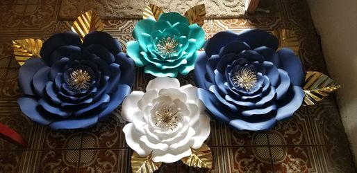Paper flowers and paper roses. Flores de papel