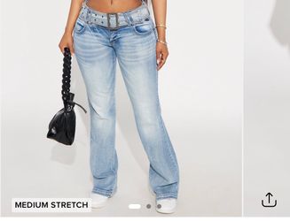 Women’s Flared Light Wash Denim Jeans, Light Blue, Stretch 5-Pocket Belt