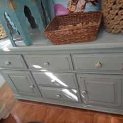 CUTE BUFFET OR TV STAND AT PICKY PINCHERS 801 TURNER ST CLEARWATER OPEN TODAY 12-6 FREE DELIVERY 