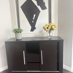Like New! Console/Entryway Cabinet/credenza 