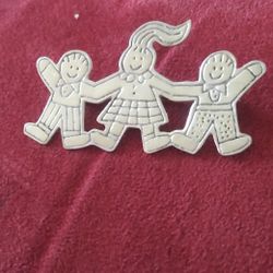 Rings..look Vintage .925 Silver 3 Children 1 Girl 2 Boys Family Brooch .nice