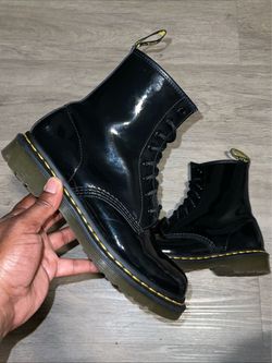 Wmns 8- Dr. Marten’s Air Wair