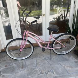 Schwinn, Giant And Urban Beach Cruisers And Mountain Bike