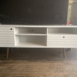 TV Stand/ Mueble Para La Tele