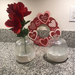 NWT Valentine’s Or White Vases 