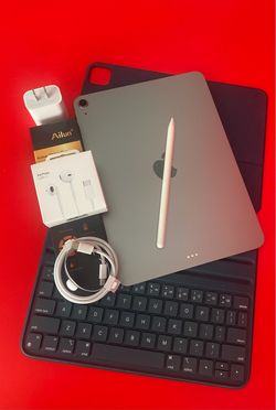 Apple IPad Air 11 (M3 chip / 2025 Model) 128GB  with pen, keyboard case & Accessories