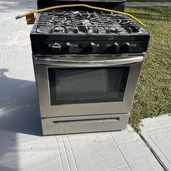 Frigidaire Gas 5 Burner Range