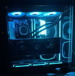 Skytech King 95 Gaming
PC-Ryzen7 7800X3D， RTX
7800XT, 1TB NVMe, 32GB 