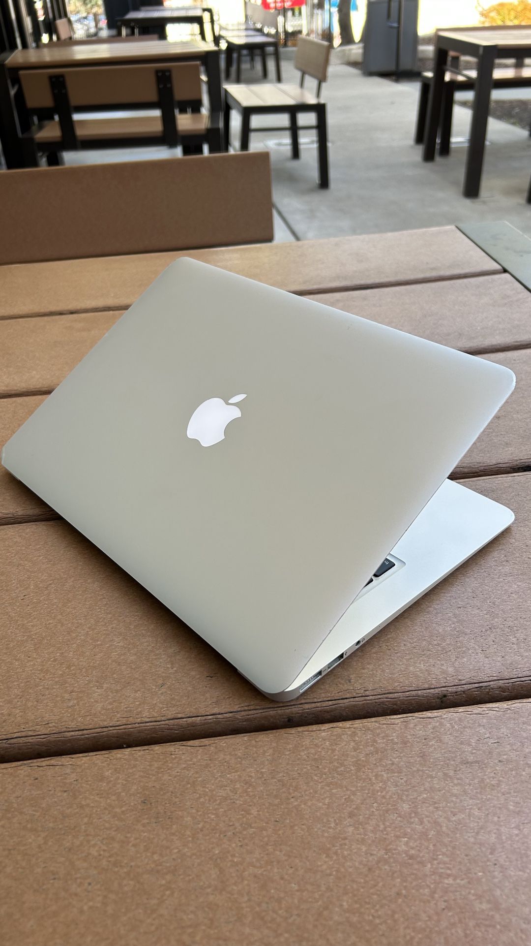 Apple MacBook Air 13” i5/4GB/256GB SSD $180