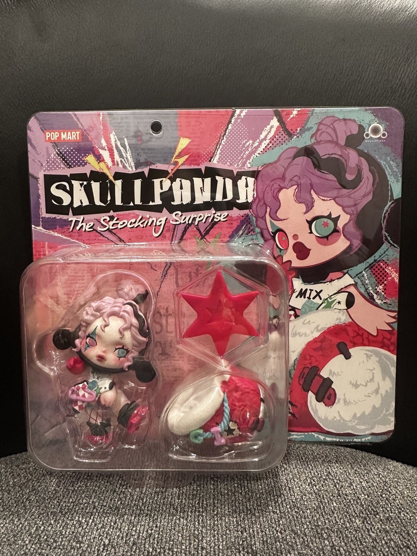 POP MART Skullpanda The Stocking Surprise Figure Christmas 