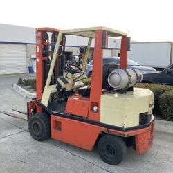 Nissan Forklift 5000 LB CAP SOLID PNEUMATIC TIRES 