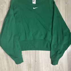Woman’s Green Nike Crew Neck Sweater 