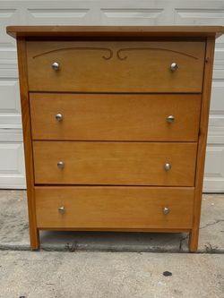 4-Drawer Wooden Dresser