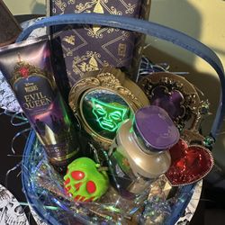 Licensed Disney Evil Queen Bath and Body Works Deluxe Gift Basket