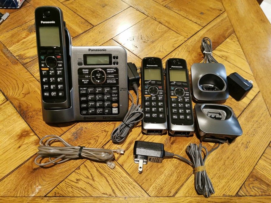 Panasonic KX-TG7641 Bluetooth 6.0 Cordless Phone with Answering Machine And Two Handsets