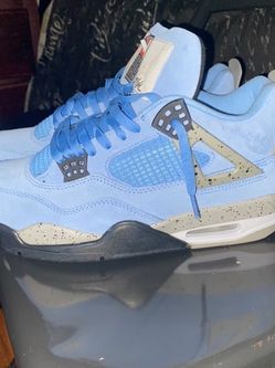 Jordan 4 Univerty Blue