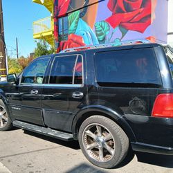Lincoln Navigator, Full options, Drives Smooth
