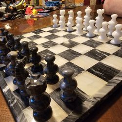 Marble Black & White Chess Set