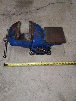 6" vintage heavy duty bench vise with swivel base,
