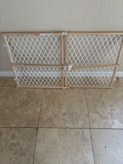 Adjustable Wooden Baby or Pet Safety Gate