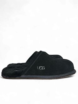 S8 Brand new UGG Slippers