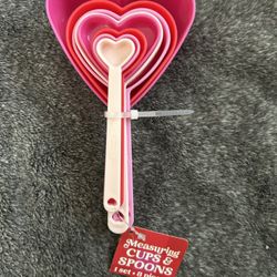 New For Valentines 8 Piece Heart ❤️ Shaped Measuring  Cups &Spoons 