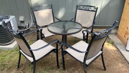 Table with chairs for the outdoors