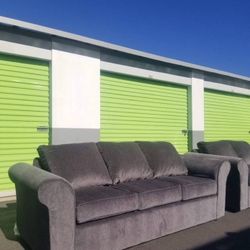 🛋️ New Gray Couch Set – Sofa & Loveseat! 🏡  Bring comfort and style to your living space with this brand new gray couch set featuring a full-size so